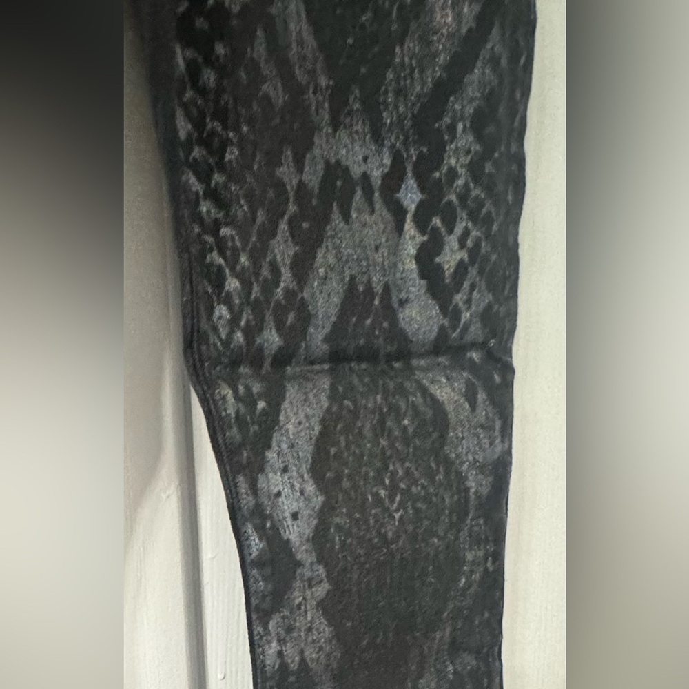 True Religion Black Snake Print Skinny Jeans - Picture 4 of 5